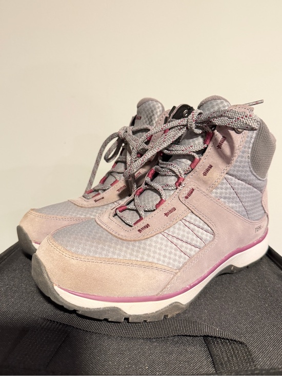 L.L. Bean Shoes - Pre-owned Women's Gray Suede Mesh Lace-Up Snow Sneaker 5 Boot, Size 7.5